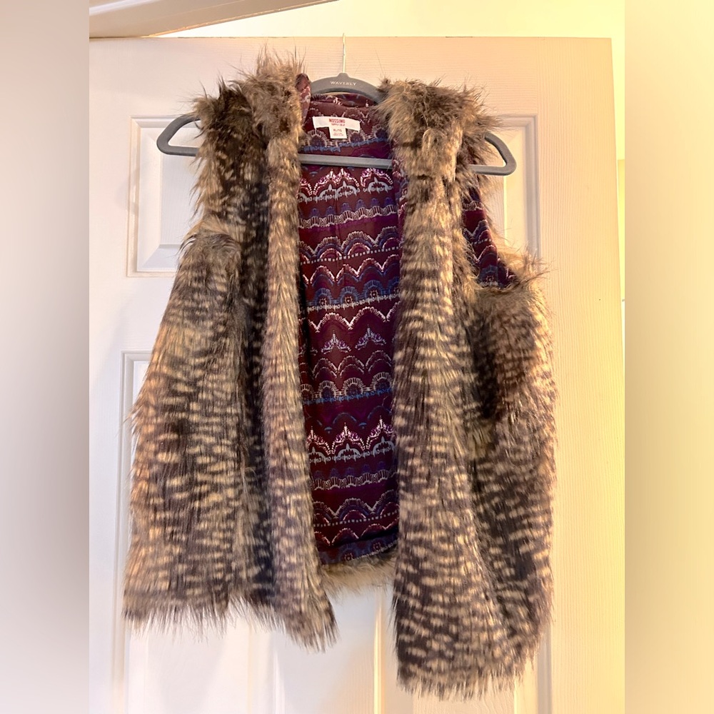 Beautiful faux fur sleeveless vest with hood!